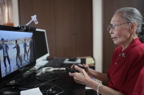 «Ζήλευα τους νέους που έπαιζαν»: Μία 90χρονη είναι η γηραιότερη videogamer στον κόσμο