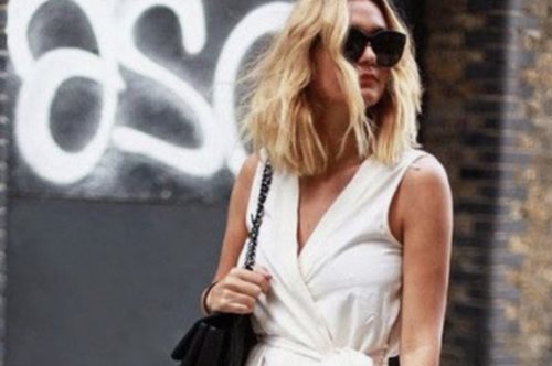 «Άχαστοι» στα 20, τα 30, τα 50: Οι κλασικοί χρωματικοί συνδυασμοί που ταιριάζουν σε όλες τις ηλικίες