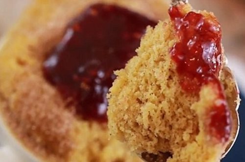 Πώς να φτιάξεις ντόνατ στον φούρνο μικροκυμάτων σε ένα μόλις λεπτό