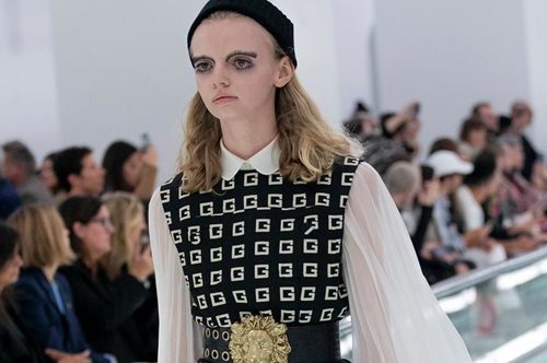 «Εγκαταλείπω ένα ξεπερασμένο μοντέλο»: Ο οίκος Gucci εγκαταλείπει τις Εβδομάδες Μόδας