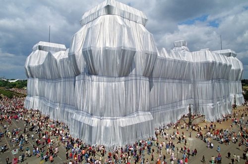 Πέθανε ο καλλιτέχνης Christo- Οι εντυπωσιακότερες εγκαταστάσεις που δημιούργησε όλα αυτά τα χρόνια