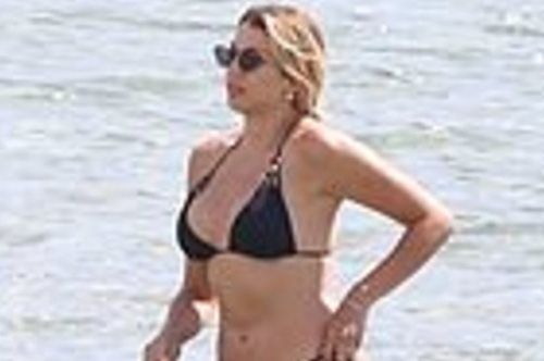 «Την πάχυναν ή την αδυνάτισαν;»: Το ερώτημα των ημερών για τις φωτό με μαγιό της Σπυροπούλου  