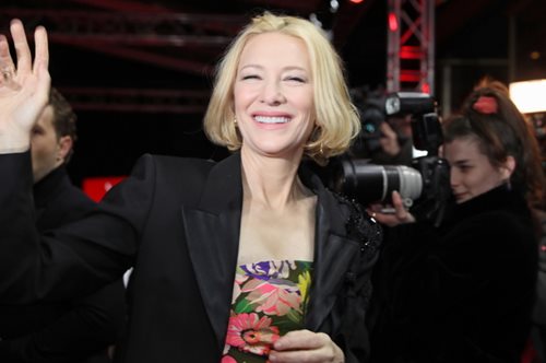 «Πέρα από το κόψιμο στο κεφάλι είμαι μία χαρά»: H Kέιτ Μπλάνσετ είχε ένα ατύχημα με αλυσοπρίονο