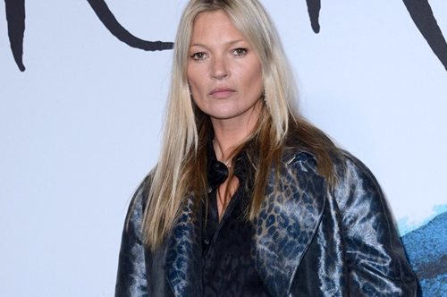 Τα 8 βασικά κομμάτια που φοράει συνέχεια η Κέιτ Μος και την κάνουν αυτό που όλοι αγαπάμε 