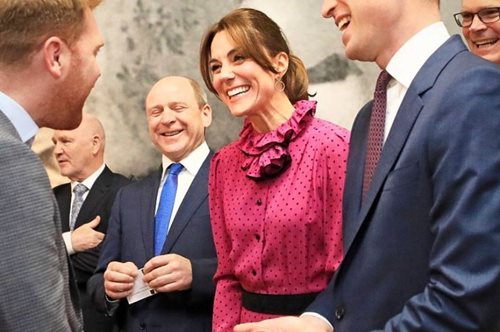 «Μα τι κάνει στο lockdown;»: Εν μέσω πανδημίας όλοι ασχολούνται με το μαύρισμα της Κέιτ Μίντλετον