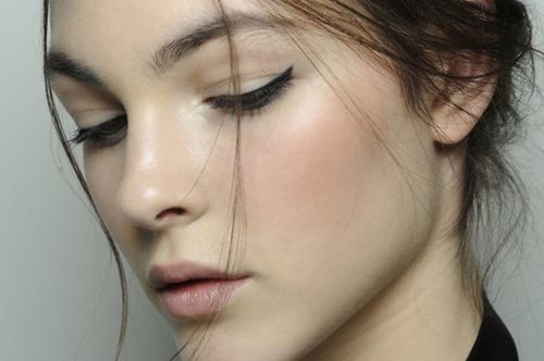 3 διαφορετικά εντυπωσιακά looks με eyeliner που μπορείς να κάνεις μόνη σου- Αναλυτικά τα βήματα