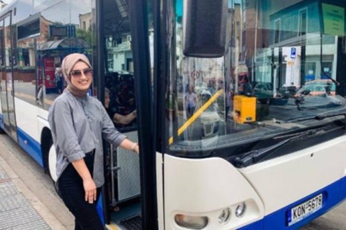 Η ανάρτηση της Κατερίνας Σακελλαροπούλου για την πρώτη γυναίκα οδηγό ΚΤΕΛ στην Κομοτηνή