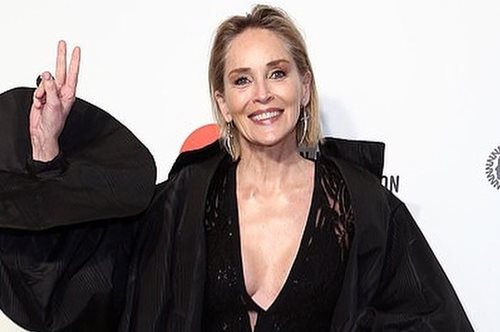 Απίστευτο περιστατικό: Η Σάρον Στόουν αποκάλυψε ότι χτυπήθηκε από κεραυνό μέσα στο σπίτι της