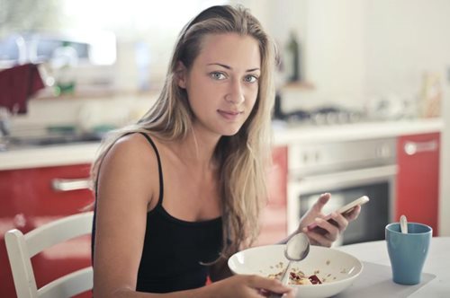 Κάνεις διαλειμματική νηστεία; Τι μπορείς να πίνεις τις ώρες που δεν τρως