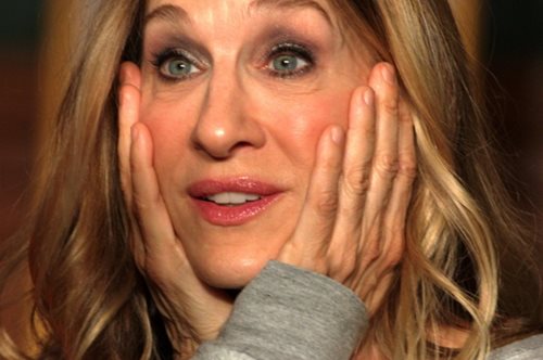 Σάλος με τη Σάρα Τζέσικα Πάρκερ, υπάλληλος της την κατηγορεί ότι δεν πλήρωσε τις υπερωρίες της