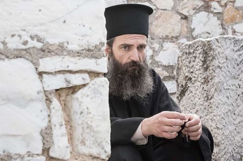 Πρώτη ματιά στο Man of God με Άρη Σερβετάλη και Μίκι Ρουρκ