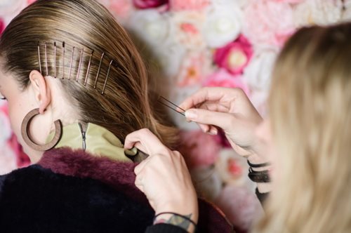 5 μοναδικές αποχρώσεις στα μαλλιά που θα κυριαρχήσουν φέτος το καλοκαίρι- Ξανθό, καστανό και ροζ