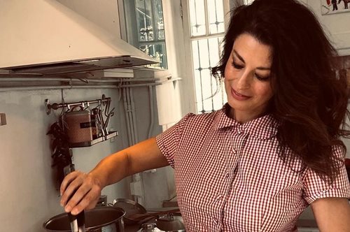 Αυθεντική ιταλική συνταγή για Spaghetti alle Vongole από τη Δωροθέα Μερκούρη - Δείχνει όλα τα βήματα