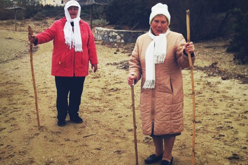 H Λένα Κωνσταντάκου φωτογραφίζει τη Ραφήνα που αγαπά με την κάμερα του κινητού της