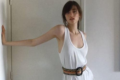 Υπάρχει λόγος που αυτό το μίνιμαλ φόρεμα από τα Zara είναι το bestseller της καλοκαιρινής συλλογής