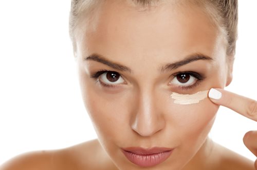 Το μυστικό για concealer χωρίς ρυτίδες