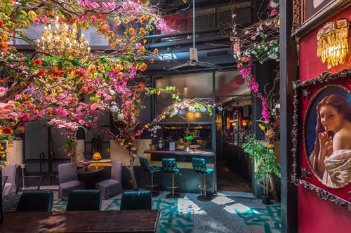 Η στοά του Noel μεταμορφώθηκε σε ολάνθιστο κήπο