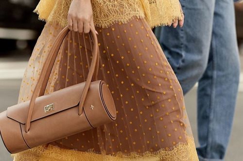 Μήπως η φούστα που φοράς σε αδικεί; Αυτός είναι ο τρόπος να βρεις τη σωστή για τον σωματότυπο σου