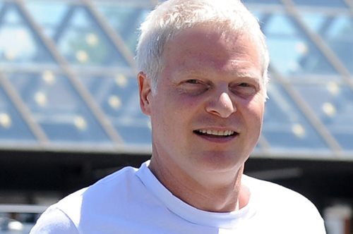 Αυτοκτόνησε ο συγγραφέας και παραγωγός Στιβ Μπινγκ, πρώην σύντροφος της Λιζ Χάρλεϊ