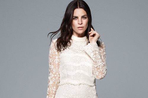 Τα H&M λανσάρουν για πρώτη φορά νυφικά με μούσα τη γοητευτική Τζούλια Ρέστοιν Ρόιτφελντ 