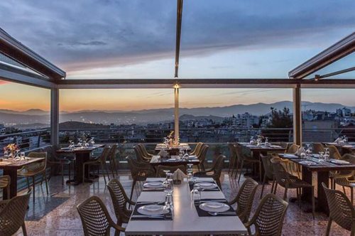 Το καλύτερο ψάρι θα το φας σε ένα μπαλκόνι στον Καρέα ενώ θα σκέφτεσαι τις Κυκλάδες 