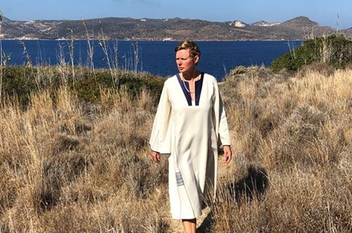 Το Yolo επαναπροσδιορίζει τα ταξιδιωτικά περιοδικά και αφιερώνει ένα τεύχος στην Ελλάδα 