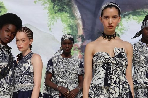 «Ο κόσμος διψά για ρούχα με μαγεία και συναίσθημα και τα luxury brands θα επανέλθουν σύντομα»