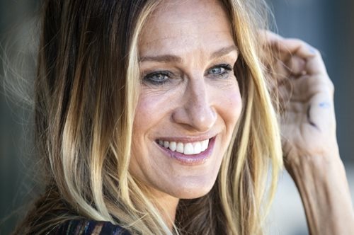 Σάρα Τζέσικα Πάρκερ, αυτό το λουκ παραλίας θα το αντιγράψουμε και εμείς φέτος το καλοκαίρι