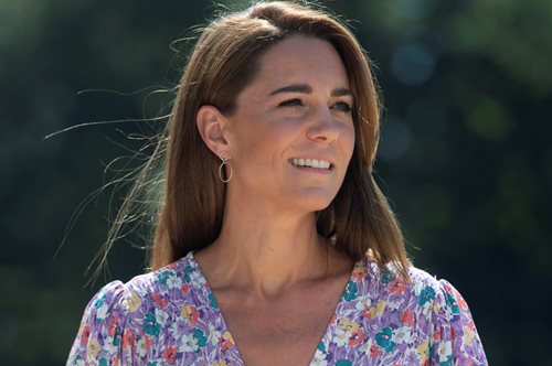 Γιατί οι παπαράτσι δεν κυνηγούν ποτέ πια την Κέιτ Μίντλετον, αλλά στοίχειωναν τη Νταϊάνα;