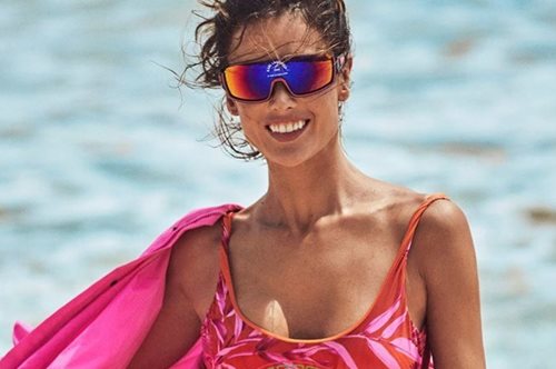 Τι μαγιό προτιμούν οι σταρ όλων των ηλικιών φέτος- Οι στιλάτες επιλογές στα 20, 30, 40, 50 