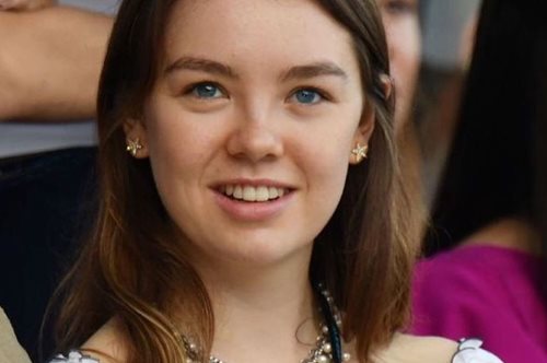 Η 20χρονη πριγκίπισσα Αλεξάντρα του Ανόβερο έκανε την καλοκαιρινή εμφάνιση που μας δίνει ιδέες