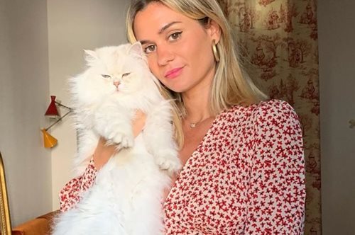 Eίμαι πλέον πεπεισμένη ότι αυτό το χρώμα φορέματος κολακεύει τις γυναίκες κάθε στυλ και ηλικίας