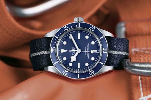 H TUDOR παρουσιάζει τη νέα έκδοση «Navy Blue» διατηρώντας την ιστορική παράδοση