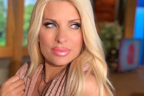 Έτσι έστησε η Ελένη Μενεγάκη το πλάνο με το φιλί στον Ματέο και τα παιδιά της