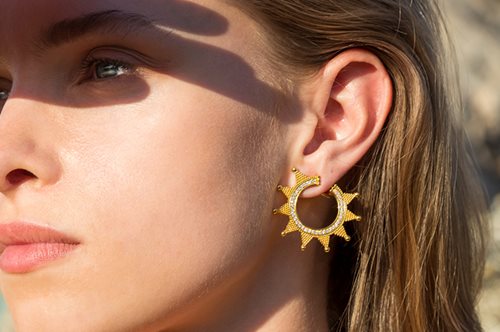 Το λαμπρότερο άστρο του ουρανού, ο Ήλιος, εμπνέει τη νέα συλλογή κοσμημάτων του οίκου Zolotas