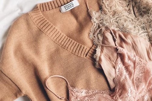 Video Clothing: Το Ελληνικό brand του Asos Marketplace με το all season πουλόβερ που λατρέψαμε 