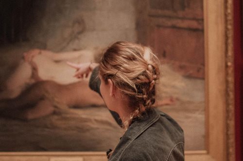 Τα social media δεν είναι μουσεία για να αναπαράγουν με ασφάλεια την απεικόνιση του γυμνού σώματος 