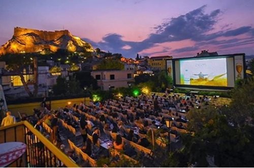 Κλειστό φέτος το καλοκαίρι το υπέροχο, θερινό σινεμά Cine Paris στην Πλάκα