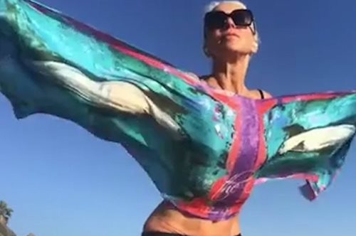 «Νιώθω καλύτερα από ό,τι πριν από 10 χρόνια»: Ένα 65χρονο μοντέλο έχει πιάσει το νόημα της ζωής