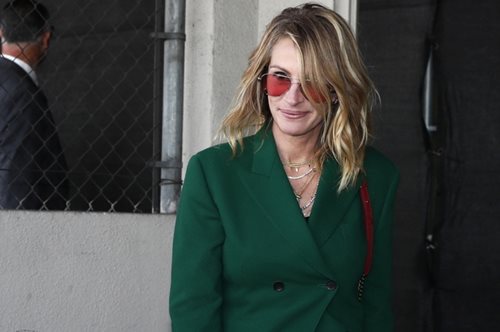 Τρελά ερωτευμένη μετά από 18 χρόνια. Η αγάπη της Τζούλια Ρόμπερτς για τον σύζυγό της δεν έχει τέλος 