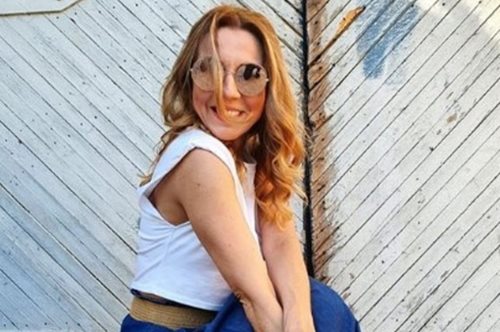 Ματίνα Νικολάου: Η παρέα των τριών φίλων και το μαύρο ολόσωμο που της ταιριάζει πολύ 