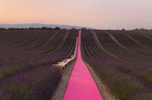 H πασαρέλα όπως τη θυμόμαστε: Ο οίκος μόδας Jacquemus θα διοργανώσει ένα φυσικό show