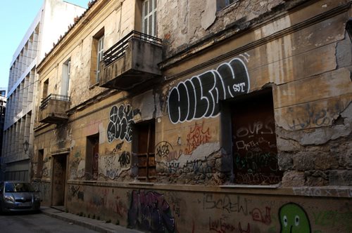 Εγκαταλελειμμένο το διώροφο νεοκλασικό σπίτι του Κωστή Παλαμά στην Πλάκα 