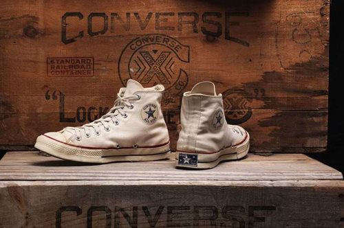 Τα πιο διάσημα sneakers στον κόσμο μετρούν πάνω από έναν αιώνα ζωής. Ήταν, είναι και θα είναι πάντα