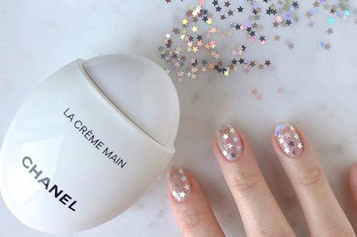 Το γαλλικό μανικιούρ όπως δεν το έχετε ξαναδεί: Λατρεμένο ακόμα και από όσες δεν αγαπούν τη nail art