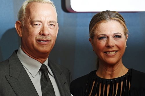 Στη Σίφνο είδαν ένα λατρεμένο ζευγάρι να τρώει πλάι στο κύμα. Ήταν ο Τομ Χανκς και η Ρίτα Γουίλσον