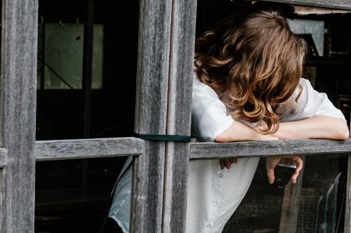 Υποστήριξη των κακοποιημένων γυναικών-θυμάτων ενδοοικογενειακής και έμφυλης βίας