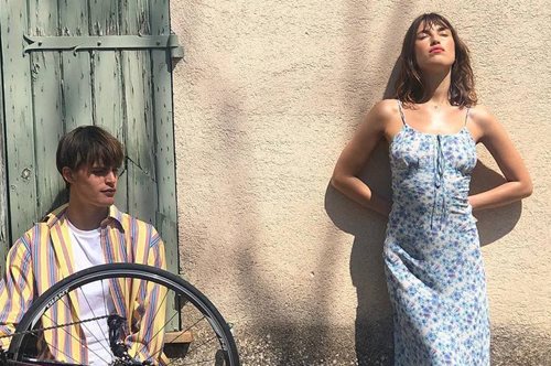 Αν αγοράσεις μόνο ένα αξεσουάρ φέτος το καλοκαίρι: Ας είναι αυτή η τσάντα-επιτομή του γαλλικού στυλ