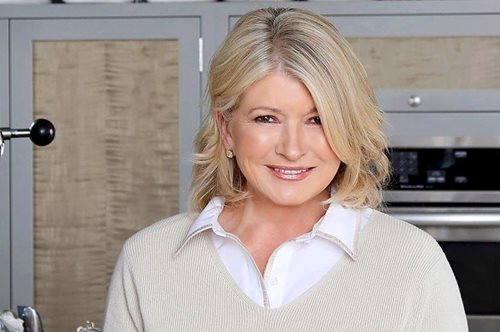 Άγγιγμα δροσιάς στα χείλη: Η 78χρονη Μάρθα Στιούαρτ φόρεσε το κραγιόν που μας κολακεύει για μια ζωή