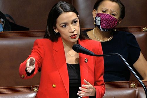 «Αηδιαστική σκύλα». Η βουλευτής Αλεξάντρια Κορτέζ καταγγέλει πρωτοφανές περιστατικό βίας